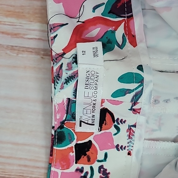 NY&CO 7th Avenue Design Studio Cuffed Shorts - Picture 6 of 11